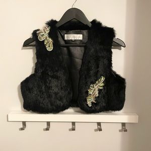 Luxurious rabbit fur vest in black